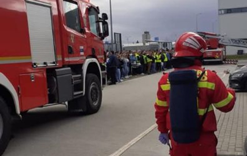 Explozie la o benzinărie din Galați. Mai multe mașini au fost aruncate în aer
