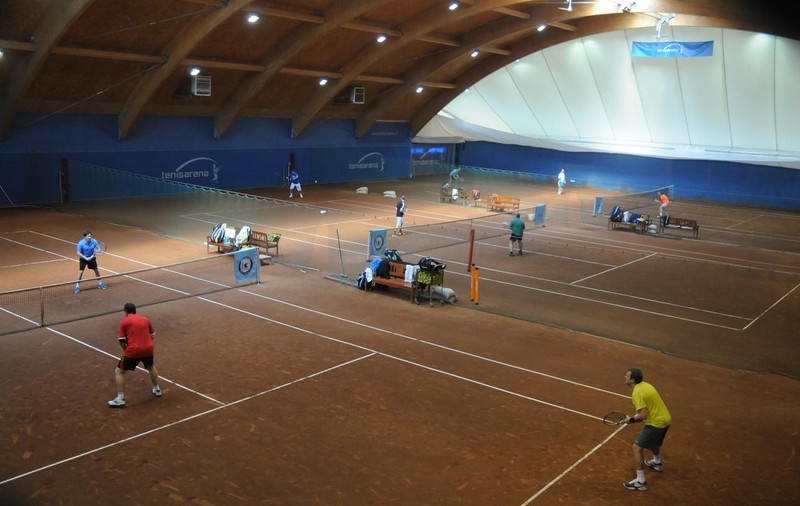 Românii joacă tenis la dublu în 15 orașe din țară / GALERIE FOTO