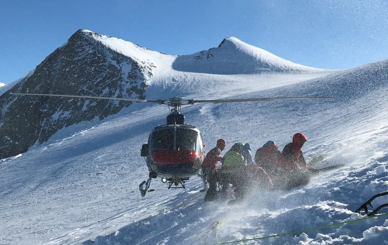 Trei alpiniști au murit după ce au fost loviți de fulger în vârful unui munte din Austria