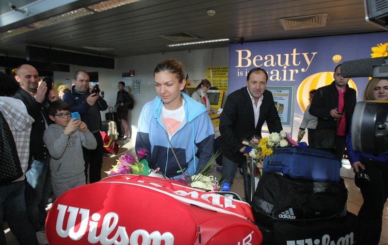Antrenorul Marius Vecerdea îi ține partea Simonei Halep și arată cu degetul spre federație