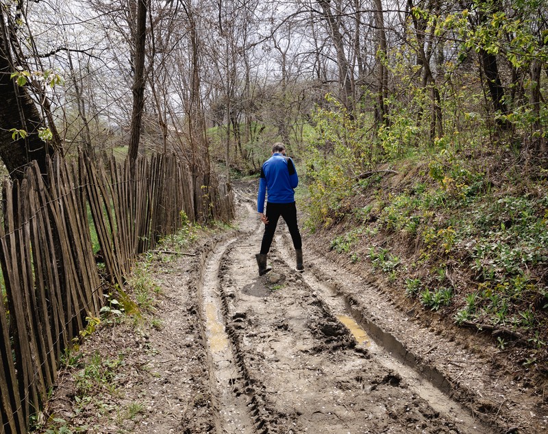 REPORTAJ. Ce spun părinții elevilor de la școala din Prahova care au fost filmați în timp ce simulau acte sexuale în prezența profesoarei de engleză: „Telefoanele sunt de vină!”