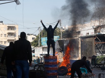 epa10483503 A Palestinian gestures during clashes amid an Israeli operation in the West Bank city of Nablus, 22 February 2023. According to the Palestinian Health Ministry at least nine Palestinians were killed and more than 90 were wounded during clashes amid an Israeli army raid in Nablus city. EPA-EFE/ALAA BADARNEH