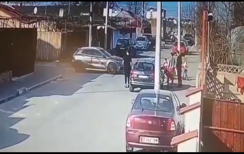 Imaginile șocante surprinse de camerele de supraveghere cu accidentul în care două fete au fost ucise pe trotuar