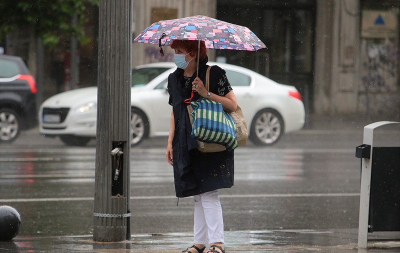 Noi avertizări de la meteorologi. Jumătate de țară, sub cod portocaliu de ploi torențiale și grindină