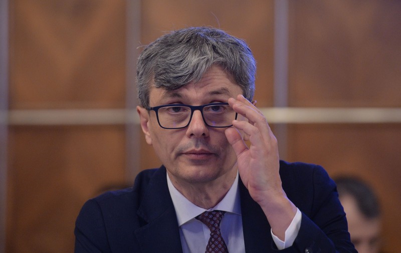Salariile demnitarilor vor fi înghețate în anul 2021, anunță ministrul economiei