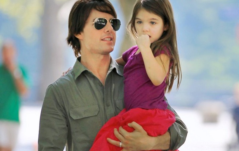 Suri Cruise, transformată total la 17 ani. Ce pensie alimentară plătește Tom Cruise pentru fiica lui
