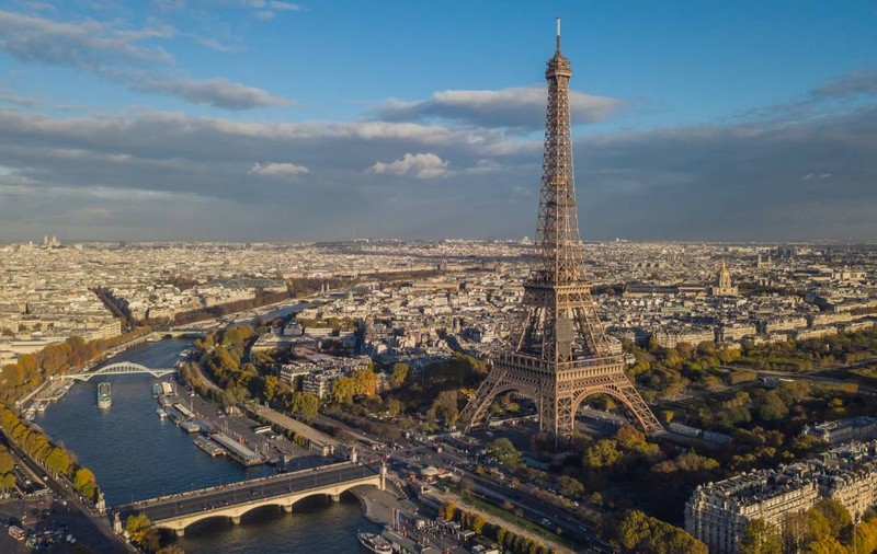Turiștii și localnicii vor putea înota în Sena, începând din această vară. Unde și când va fi permis scăldatul în celebrul fluviu din Paris