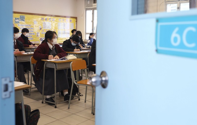 Noile manuale din Hong Kong îi învață pe elevi că orașul nu a fost niciodată o colonie a Marii Britanii