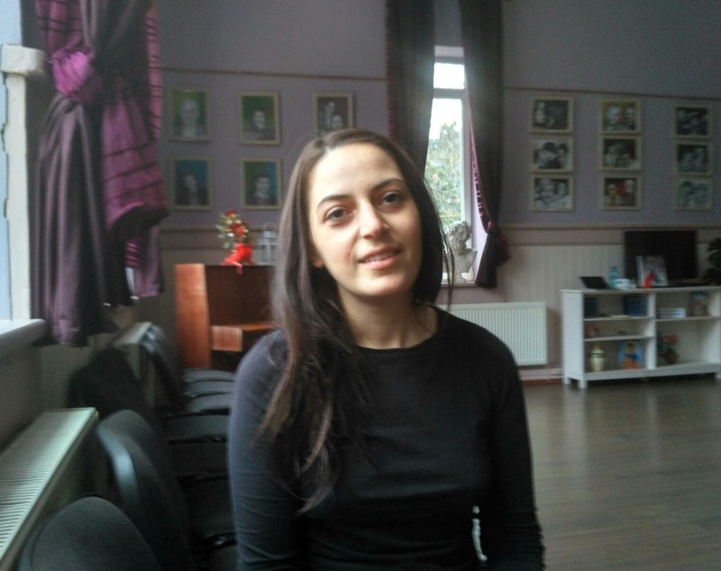 VIDEO REPORTAJ/Casandra Petre a terminat dreptul, dar a devenit artistă. A umblat prin toată lumea, dar s-a întors în țară!