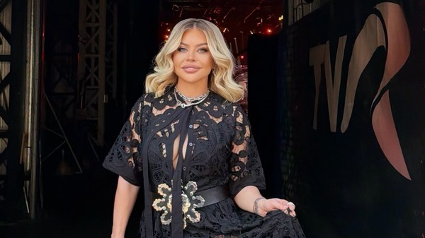 Loredana Groza a purtat o rochie neagră transparentă