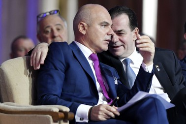 Rareș Bogdan evită să vorbesască despre o candidatură la șefia PNL. Foto: Hepta