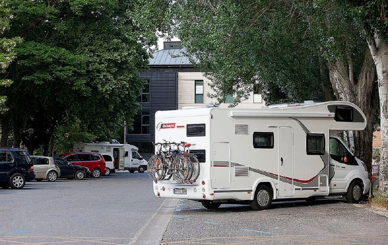 Un român care a închiriat un camper de 50.000 de euro în Spania și l-a vândut în Germania a fost condamnat la închisoare cu executare
