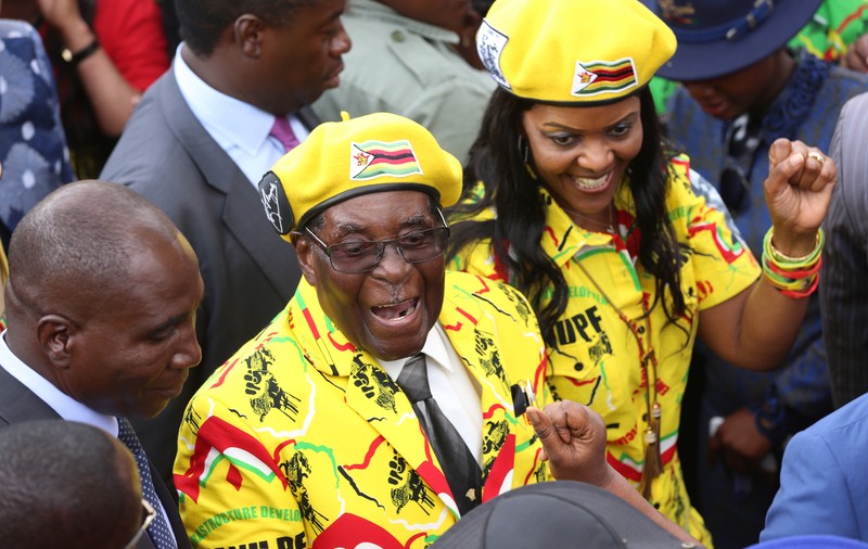 Criză în Zimbabwe | Președintele Robert Mugabe a primit un ultimatum pentru a-și da demisia