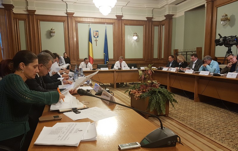 Dispută în Parlament; Deputatul-mitralieră, către un coleg de la USR: ”Nu vrei dumneata să te întâlnești cu mine în mod privat?” (VIDEO)