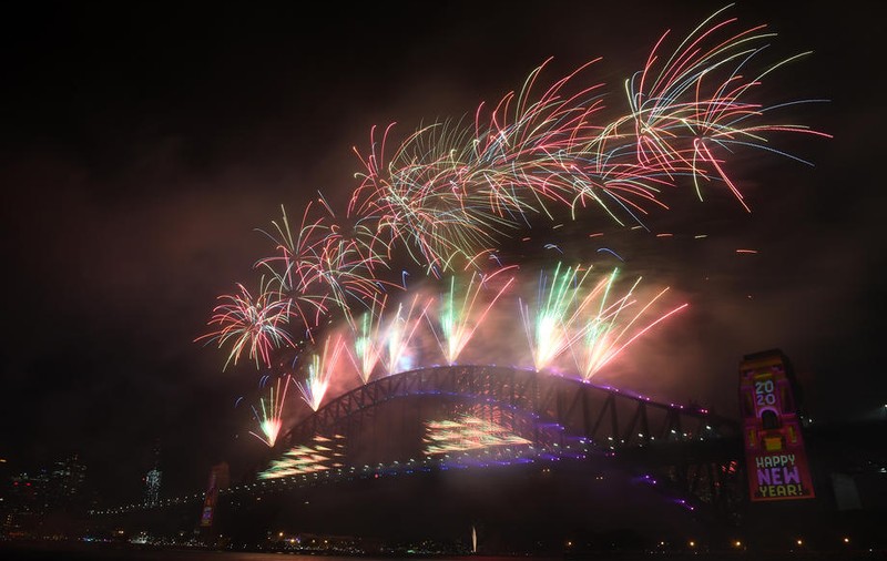 Mistuită de incendii devastatoare, Australia nu a renunțat la focurile de artificii din Sydney, la trecerea în 2020