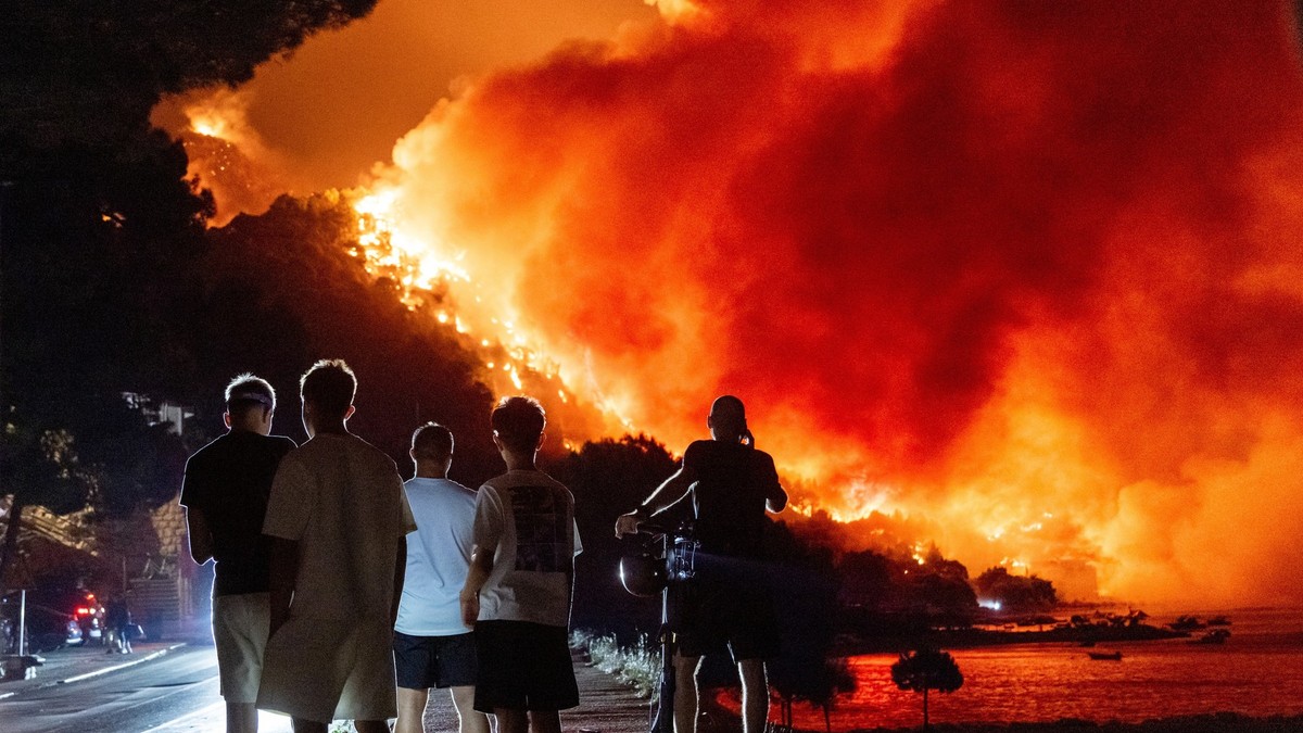 Un incendiu de pădure a afectat puternic o zonă cuprinsă între Lokva Rogoznica și orașul Omis Foto: Profimedia