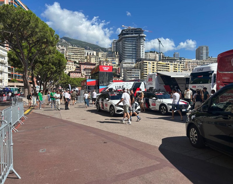 Echipele și-au blindat camioanele în care țin biciclete de 200.000 de euro, din cauza hoților români și bulgari: „Bande organizate au dat multe lovituri”. Reportaj în Port Hercule din Monte Carlo, înaintea startului La Vuelta 2026