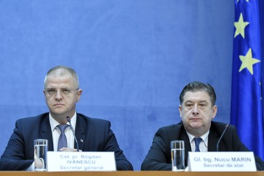 Secretarul general, chestor principal de politie, Bogdan Mihail Ivanescu (S), și secretarul de stat, general de brigadă Gheorghe Nucu Marin (D) / foto: ANDREEA ALEXANDRU / MEDIAFAX FOTO / Hepta