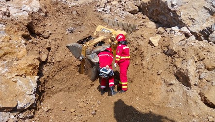Pompierii au reușit să ajungă la cel de-al doilea muncitor (Foto ISU)