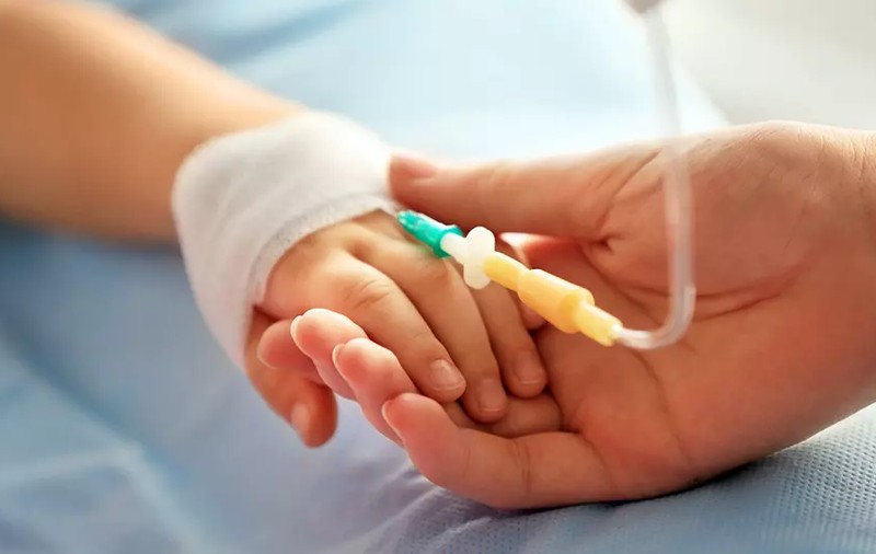 Un băiețel de un an și jumătate a murit după ce s-a înecat cu o bucată de măr, la o grădiniță neautorizată din Oradea