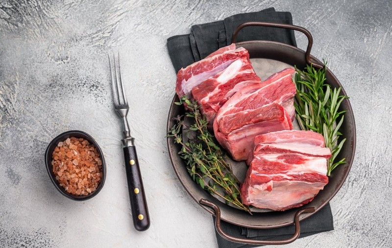 Cât costă un kilogram de carne de miel la Auchan înainte de Paște, în 2026