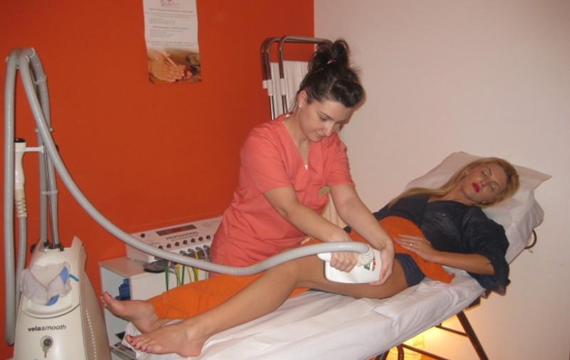 Denisa Nechifor se pregăteşte de Revelion! UITE CE TRATAMENT ANTICELULITIC FACE 