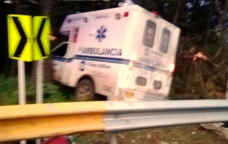 O pacientă a murit într-un accident în ambulanța care o transporta la spital