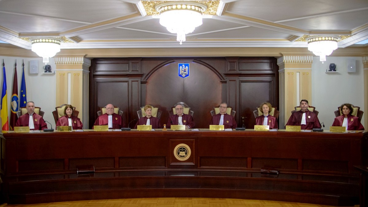 Curtea Constitutionala este formata din 9 judecatori