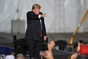 Fostul președinte al SUA Donald J. Trump, la un miting Salvați America la Iowa State Fairgrounds din Des Moines, Iowa, SUA | Foto: EPA