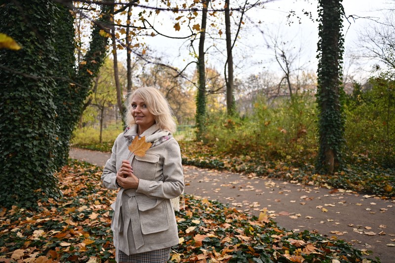 WARSAW, POLAND - NOVEMBER 09: Ukrainian teacher Olena Kurilo, who has become the symbol of the Russia-Ukraine war with her iconic photo -- her head wrapped in a bandage, her face caked with blood after the airstrike -- that Anadolu Agency photojournalist Wolfgang Schwan took on Feb. 24, poses for a portrait during an exclusive interview for Anadolu Agency in Warsaw, Poland on November 09, 2022. In the city of Chuhuiv in the Kharkiv Oblast of eastern Ukraine, Anadolu Agency photojournalist Wolfgang Schwan took shots of civilian casualties by Russian missile strikes on Feb. 24 and among his photos, a picture of teacher Olena Kurilo has become one of the most striking images of the conflict. Kurilo and Schwan come together in Warsaw after 9 months. Omar Marques / Anadolu Agency/ABACAPRESS.COM