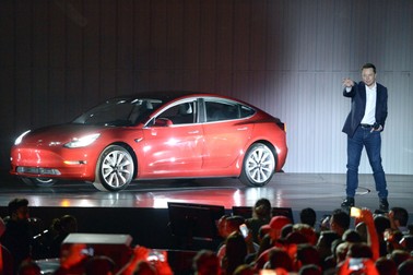 Tesla Model 3 utilizează baterii realizate împreună cu Panasonic
