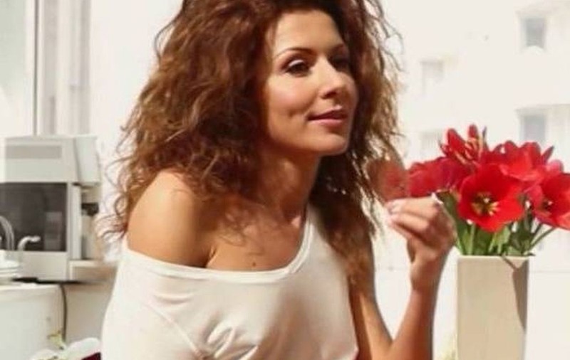 CARMEN BRUMĂ, prima poză ÎN COSTUM DE BAIE DUPĂ CE A NĂSCUT! ARATĂ ULUITOR!