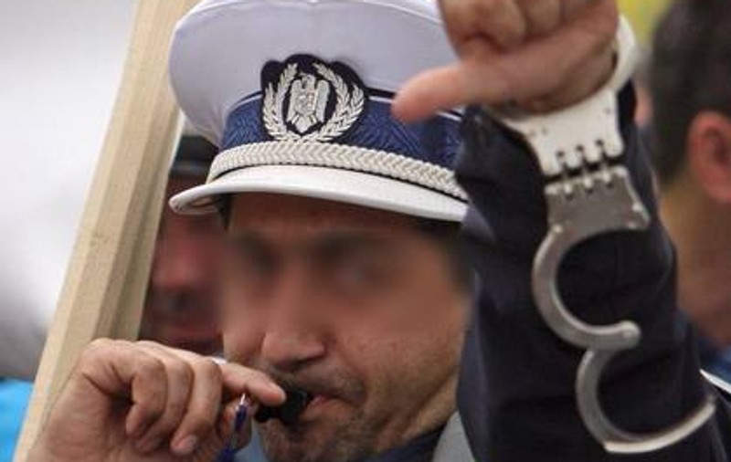 Supăraţi că li s-a luat norma de hrană, poliţiştii ameninţă că ies azi din nou în stradă