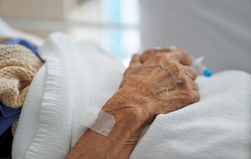 Moartea doamnei Costache. La Vaslui, o bunică nu s-a trezit după o operație de bilă, iar medicii au transferat-o inertă la spitalul COVID de la Bârlad, deși fusese testată negativ