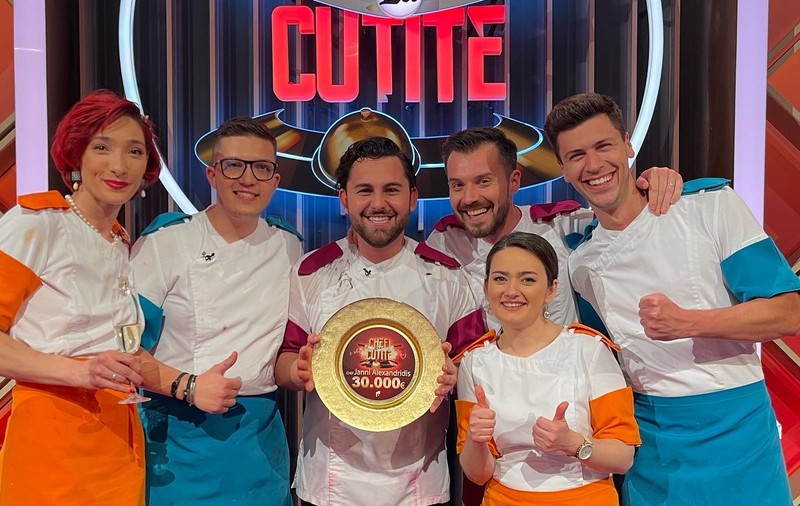 Janni Alexandridis va prezenta emisiunea „Meniu de vedetă”. Câştigătorul sezonului 12 „Chefi la cuţite” a semnat cu Antena Stars