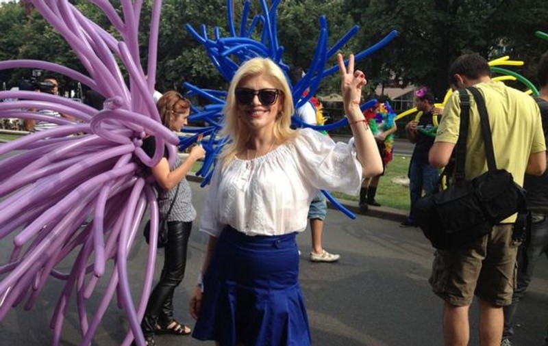 Loredana a lansat clipul piesei "Y.O.U." - imnul comunităţii gay din România. Îţi place? | VIDEO