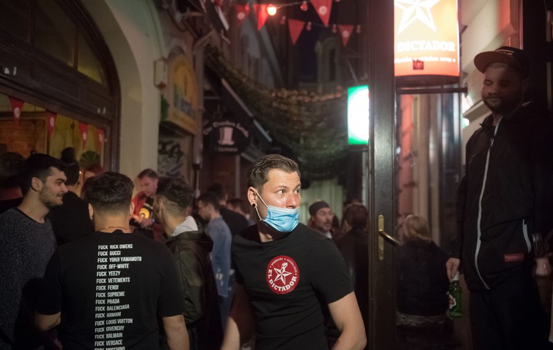 Razii de amploare în București. Zeci de terase și magazine au fost amendate. Sancțiuni uriașe și la metrou