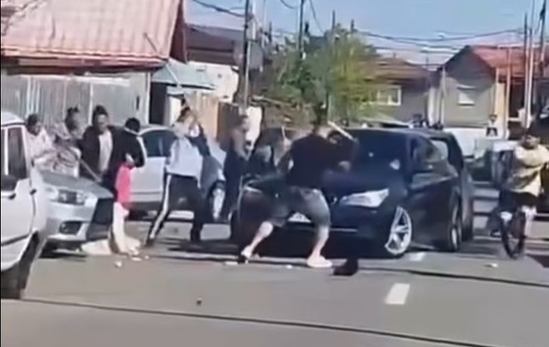 Șase persoane, reținute după bătaia cu săbii și topoare din Pantelimon. „Una dintre părți va fi cercetată pentru tentativă de omor”