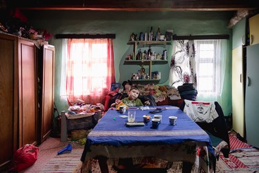 Fostul depozit de porumb și grâu, acum casa familiei Artene