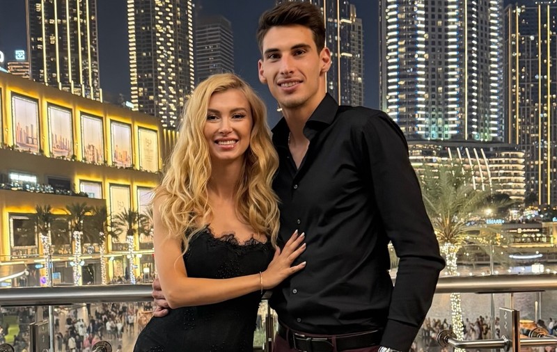 Andreea Bălan va avea trei rochii de mireasă la nunta cu Victor Cornea. Artista îi va purta numele viitorului soț: „Mă bucur că este internațional”