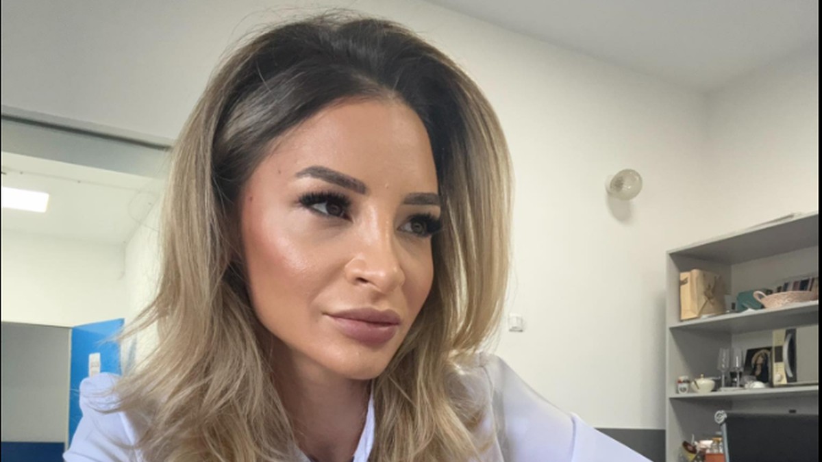 Doctor Ștefania Szabo la birou