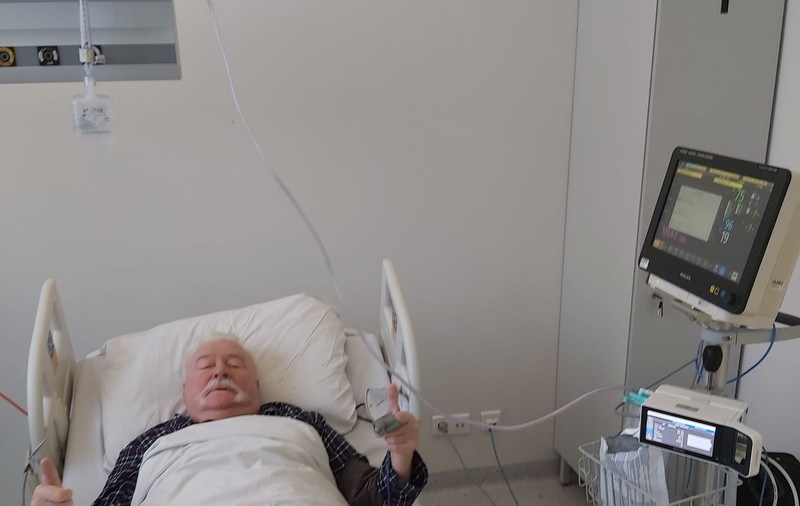 „Lech Walesa se simte mai bine”, după ce a fost internat cu Covid. Mesajul de pe patul de spital al fostului președinte polonez