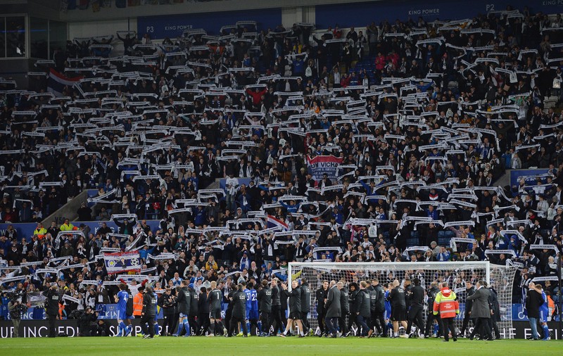 Momente impresionante pe arena lui Leicester în memoria patronului echipei | FOTO