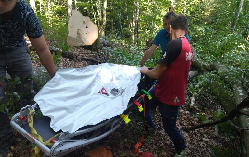 Persoană decedată, găsită de un turist în Munţii Maramureşului