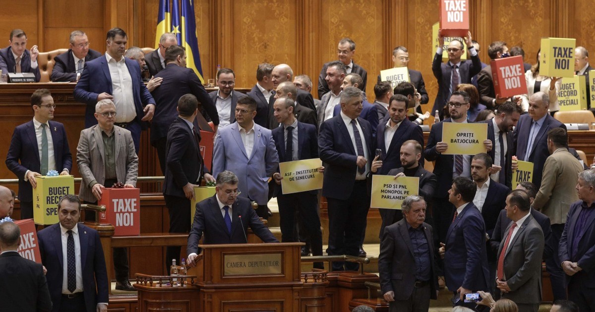 Sedinta plenului reunit al Camerei Deputatilor si Senatului pentru dezbaterea bugetului Romaniei pe anul 2023, in Bucuresti, 19 decembrie 2023. Foto: Inquam Photos / Octav Ganea