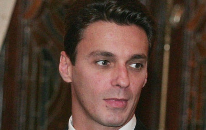 REACŢIA NEAŞTEPTATĂ pe care o are BĂIEŢELUL lui MIRCEA BADEA când ESTE LUAT în BRAŢE de TATĂL LUI! | FOTO