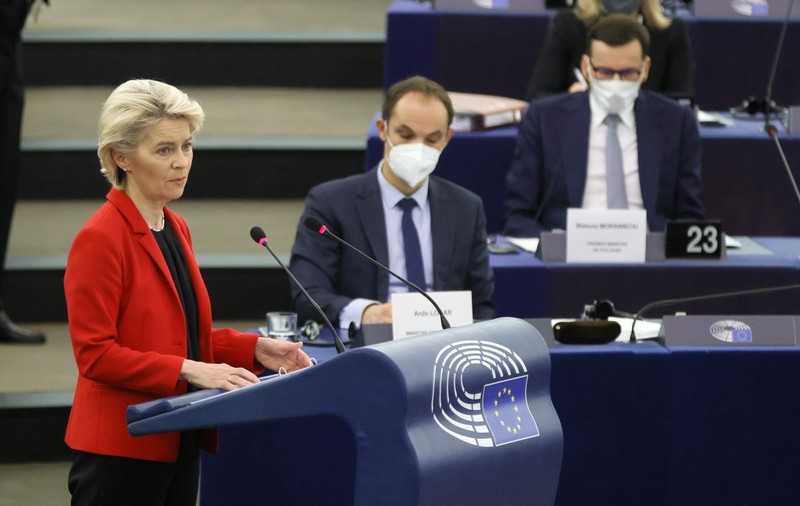 Dezbatere cu scântei la Strasbourg: Von der Leyen apără „valorile comune” ale UE, premierul Poloniei denunță un „șantaj”