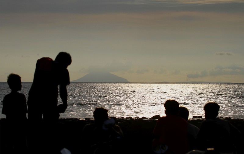 Vulcanul indonezian Anak Krakatau a erupt. Fumul ajunge la aproximativ 3.000 de metri înălțime