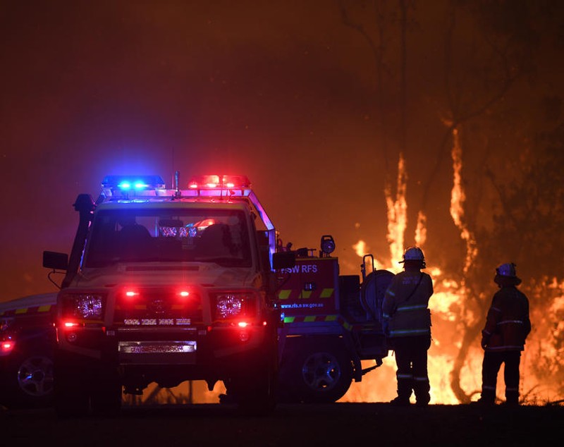 Australia e în flăcări. Incendiile sunt prea mari pentru a mai fi stinse, orașele se sufocă în fum