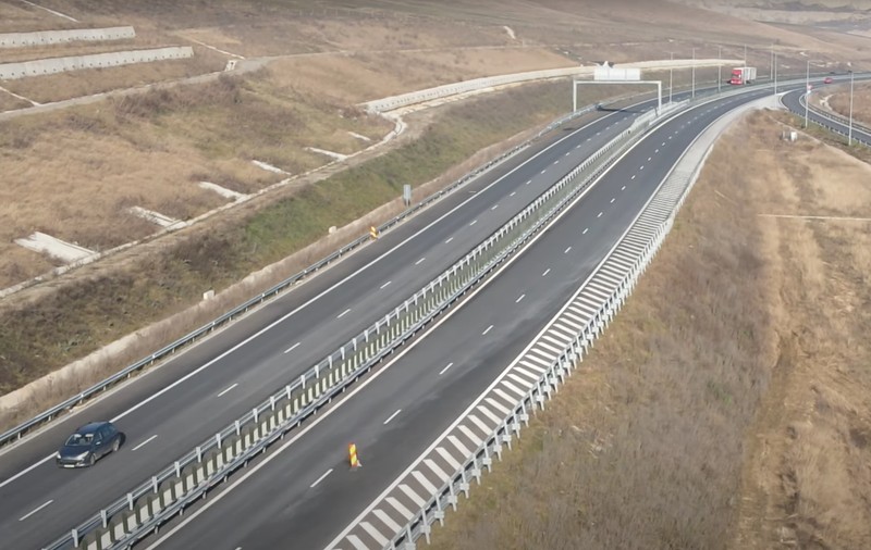 La doi ani de la inaugurare, Autostrada A10 Sebeș-Turda o ia la vale. Imagini filmate cu drona